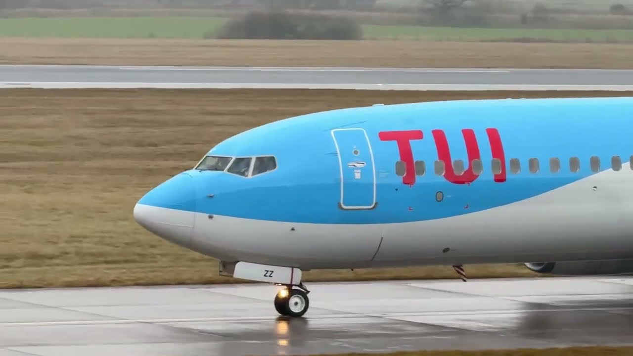 TUI AIRWAYS BOEING 737-8K5 G-FDZZ DEPARTING EDINBURGH AIRPORT FOR CHAMBERY #aviation 