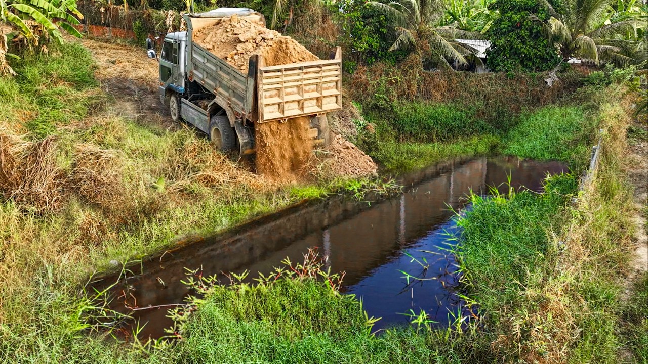 Start a new project Landfill Flooded forestry ! Bulldozer Komat'Su D20P Push Soil with 5ton Trucks