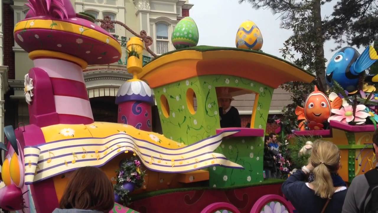 Disneyland Paris - Minnie's Little Spring Train