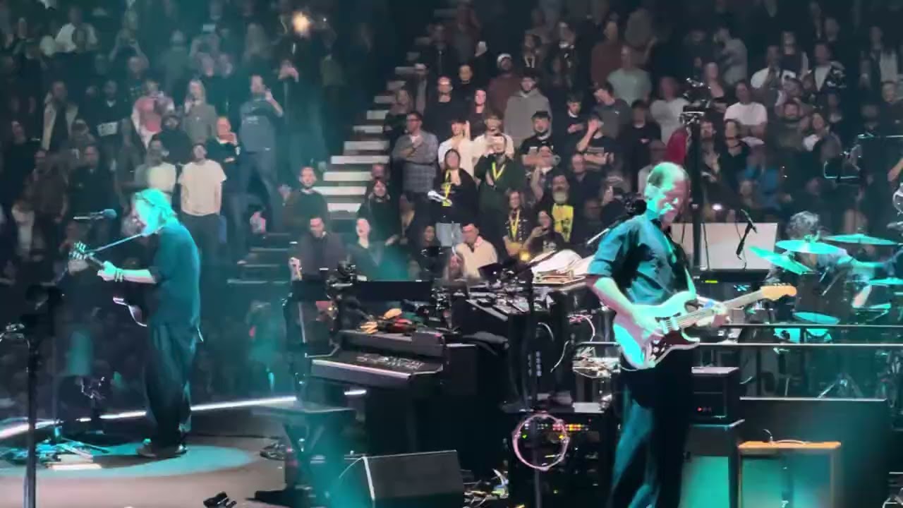 Radiohead - Paranoid Android (Live) - The 02, London - 22-11-2025