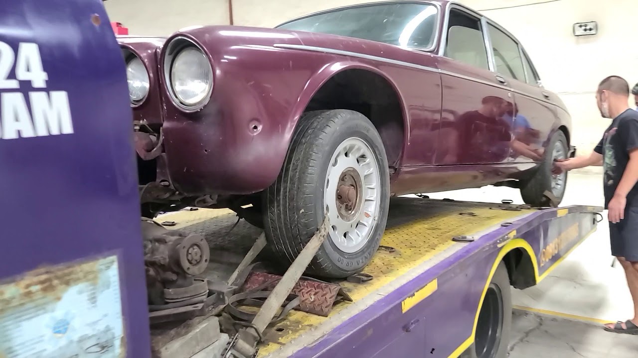 TOWED Daimler Vanden Plas Double Six dari Jakarta @kunoid
