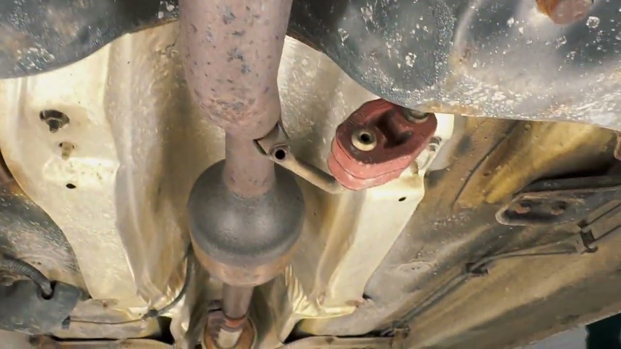 Dvě starší auto projdou nebo neprojdou STK ? Reálné záběry zespodu.