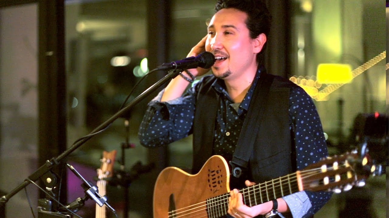 Jason Mraz - I'm Yours (Andres Colin Cover with Voice Live Looping )