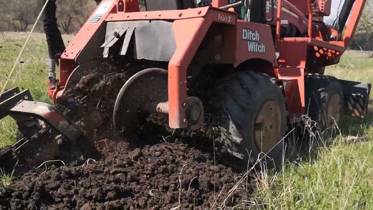 Utilaj multifunctional de sapat santuri Ditch Witch RT40