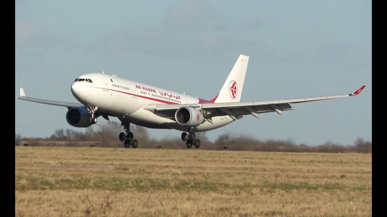 Air Algerie A330-200 landing, CDG