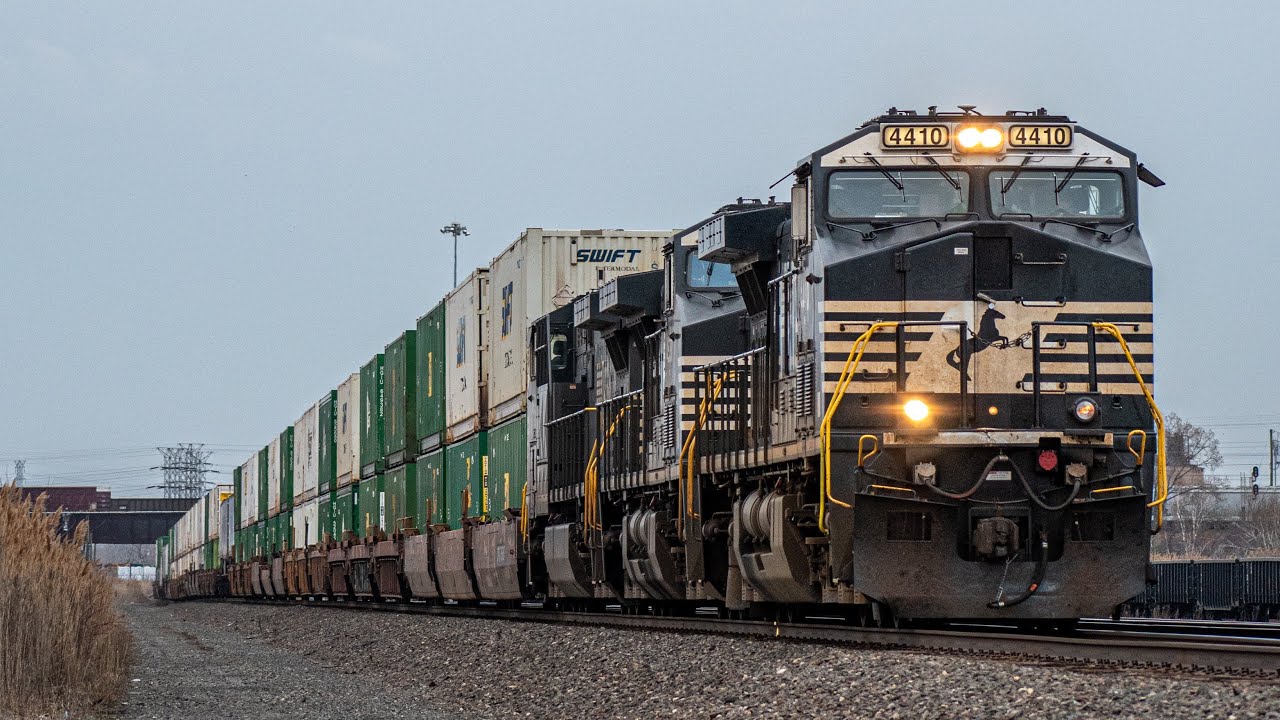 Railfanning Pine Junction, IN & Lake Cook Road, IL - NS, CSX, Amtrak, Metra & More!