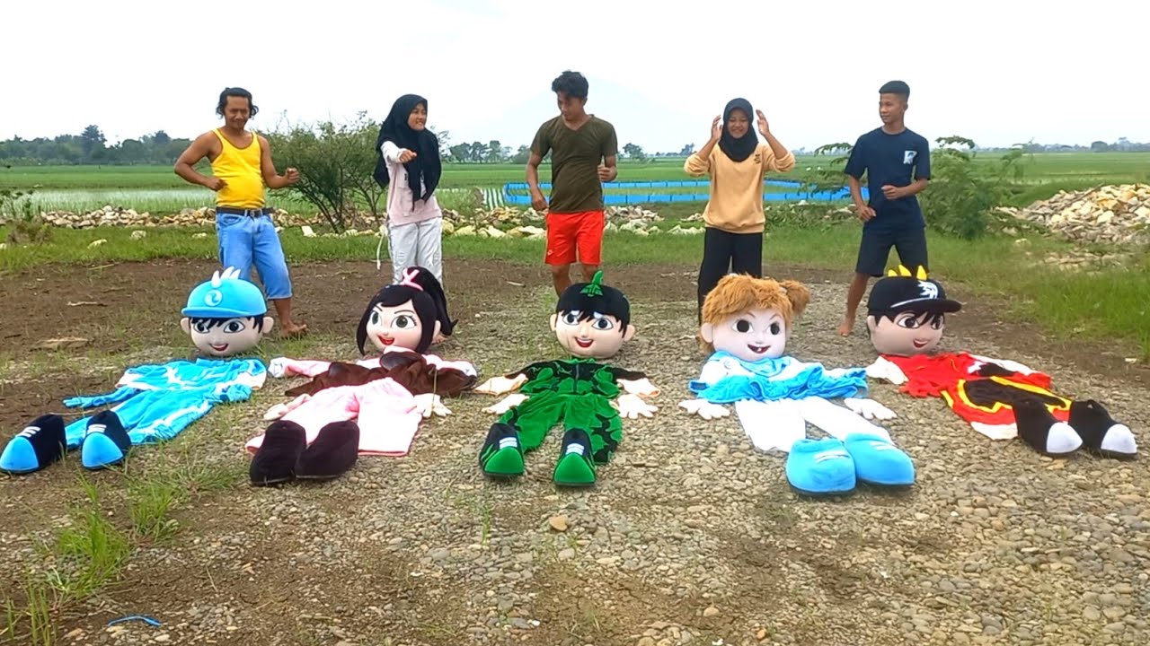 PAKAI KOSTUM BADUT LUCU RAME RAME BARENG BADUT BOBOIBOY
