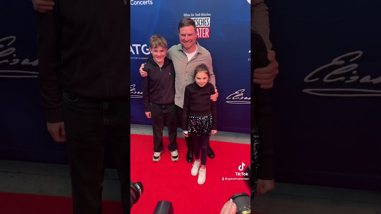 #shorts Red Carpet vor der Premiere von &bdquo;Elisabeth - Das Musical&ldquo;  im Deutschen Theater M&uuml;nchen