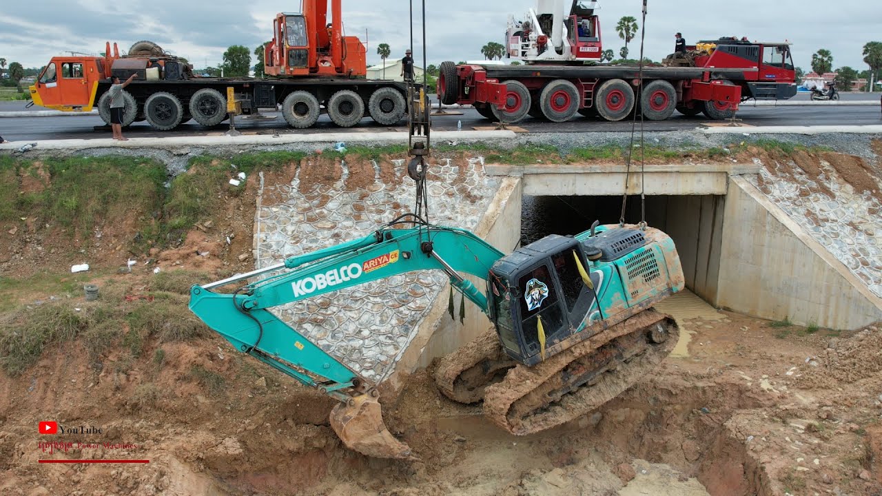 Incredible Excavator Sinking Buried​ In Mud Heavy Recovery Powerful Crane Equipment Helping