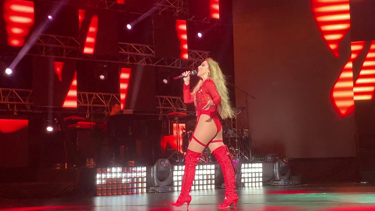 Hadise - Aşk Dediğin (Harbiye)