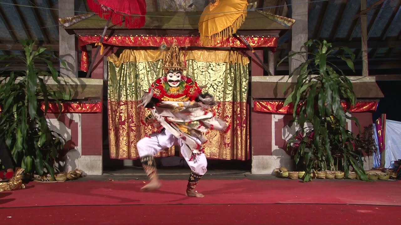 Tari Jauk Manis ISI Denpasar by I Komang Adi Pranata Ngayah di Pura Batukaru Tahun 2013