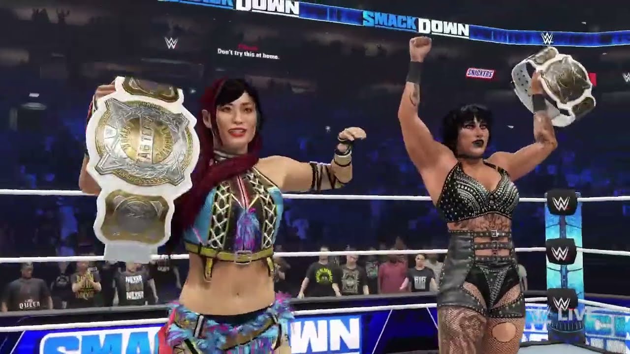 WWE 2K24 SmackDown | RHIYO (Rhea Ripley e IYO SKY) vs Giulia y Kiana James | Campeonatos por Parejas