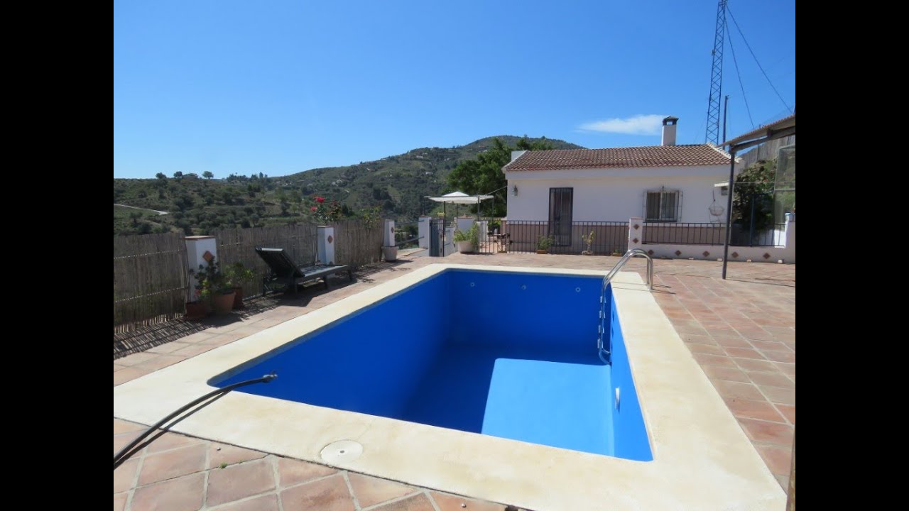 3 Bedroom 1 Bathroom Villa Close To Cómpeta. Roof Terrace, Pool And Annexe/Storage