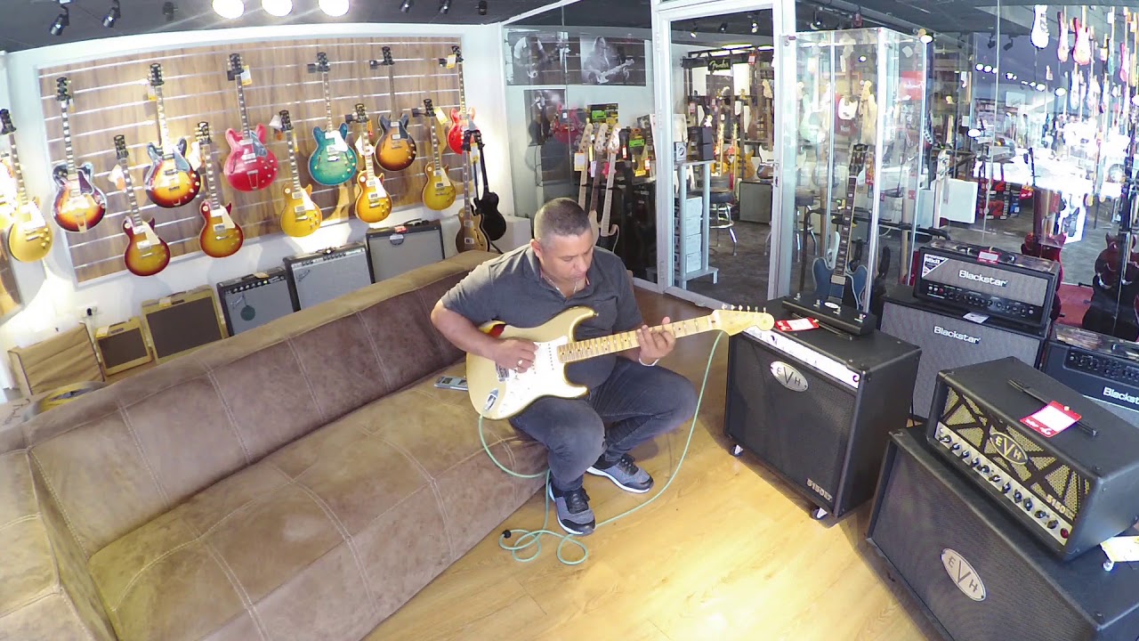 אריק כהן וה- Fender Stratocaster Custom Shop