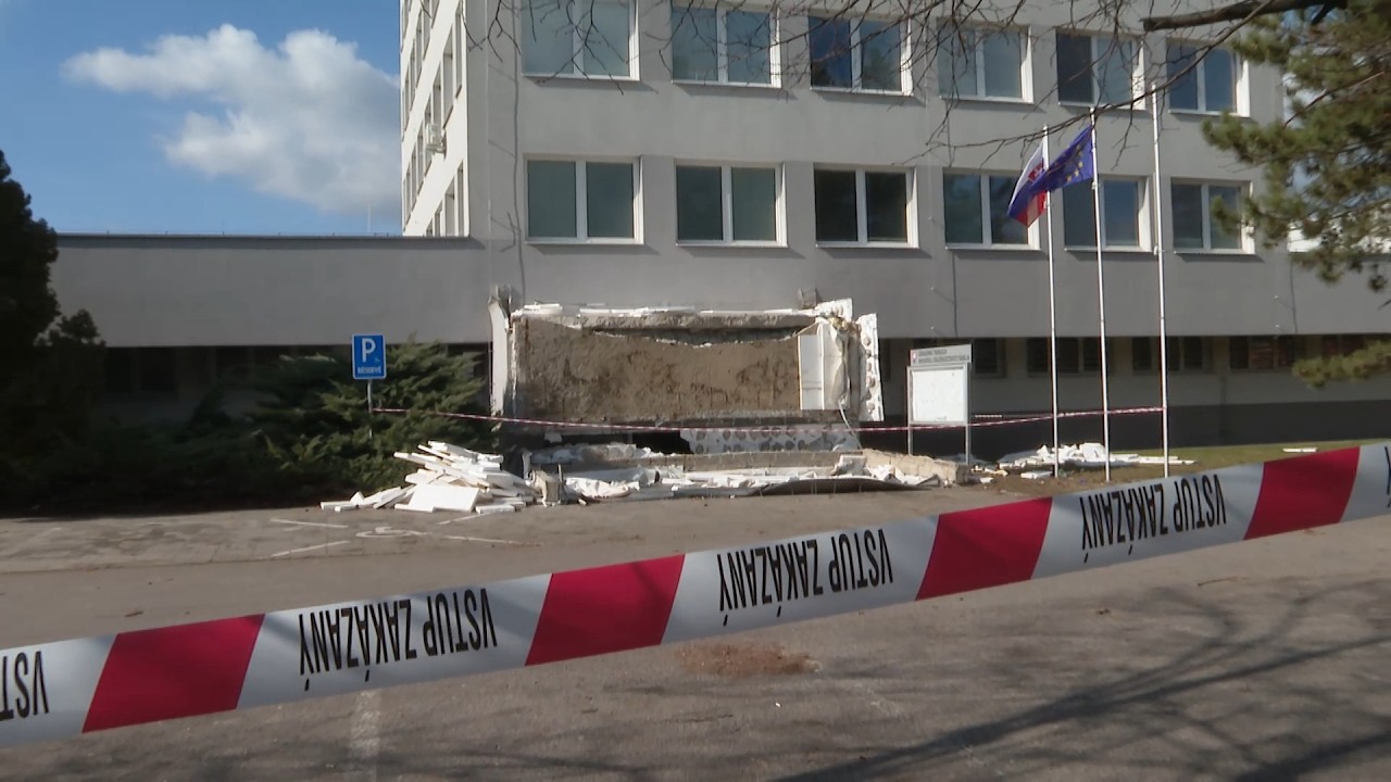 A komáromi épületomlásnak egy halottja és több sérültje van