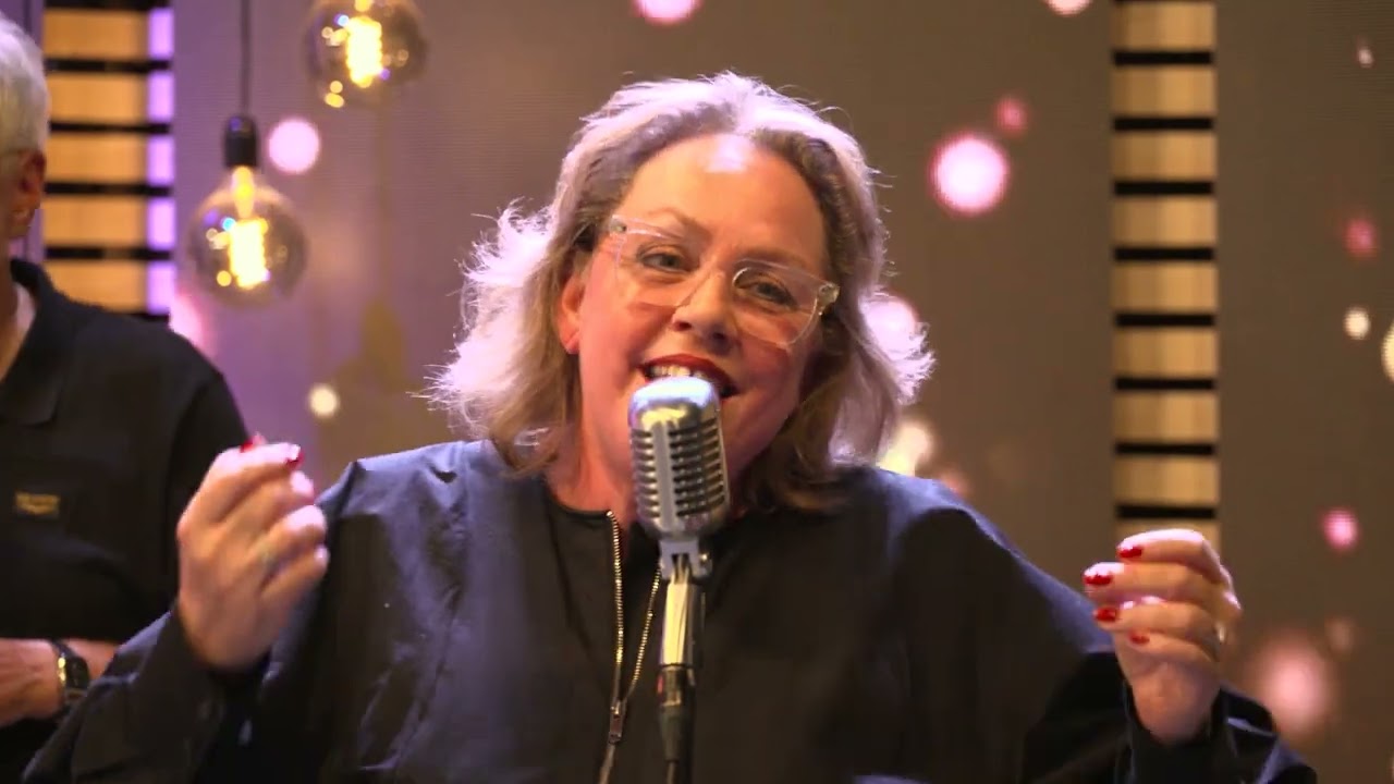 ELI&Euml;TTE sings LALALALA live op WOS media