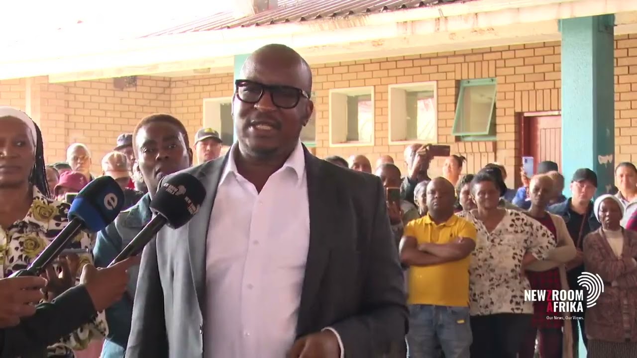 Geluksdal Secondary School pupils have again entered the damaged home defying the police.