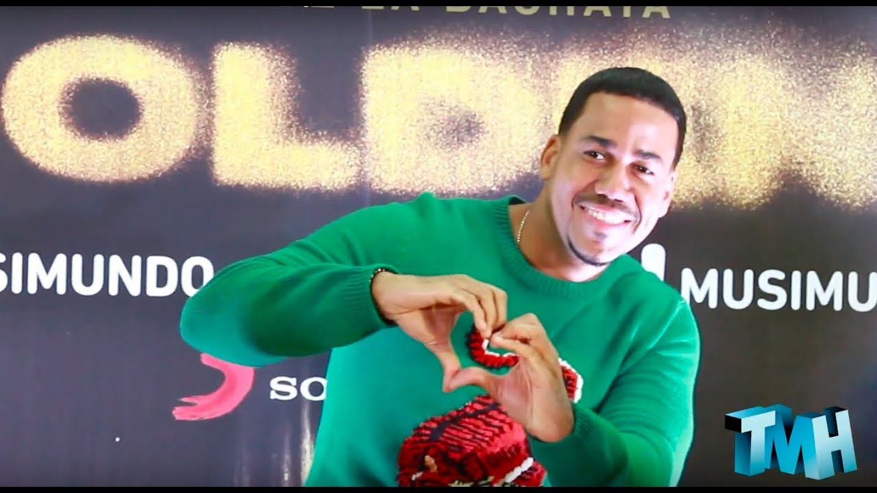Firma de discos de Romeo Santos en Argentina