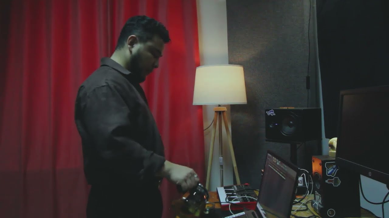 SNOWFALL & COZY VIBES AT THE STUDIO | MAKING A BEAT FROM SCRATCH