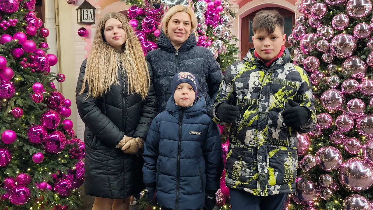 Pinky Bandinsky, Dana Mall (Калядны падарунак) — Новогодние инсталляции (локации) Минска 2025