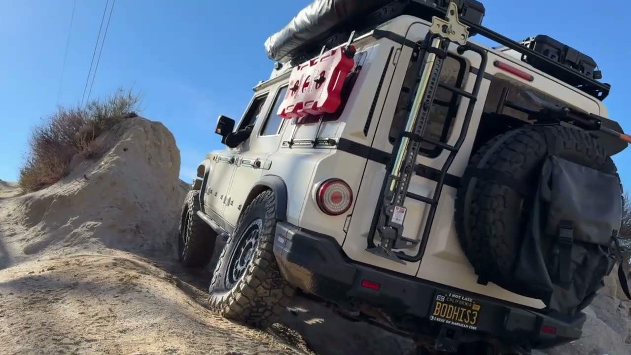 Ineos Grenadier on Cleghorn trail testing @metalcloak links and disconnects