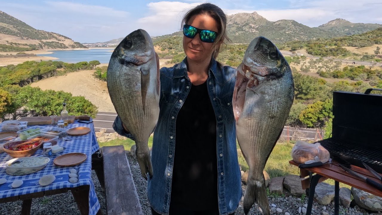 Müthiş Çipuralar zıpkınla balık avı🐟 doğada yemek🔥 Kızarmış sarmısak mezesi🧄