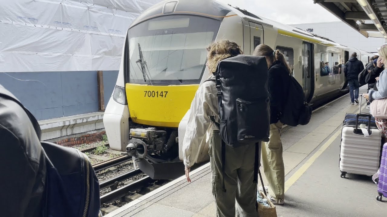 Thameslink: Journey on Class 700 (700147) from Gatwick Airport to East Croydon