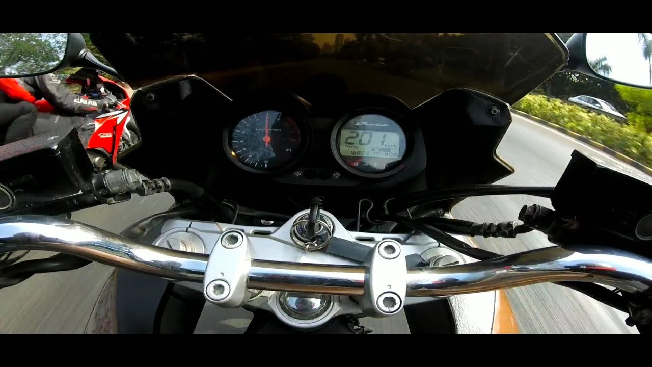 Uncut Video - Suzuki Bandit 1250s Vs Honda CBR 1000RR Fireblade (with pillion)😳