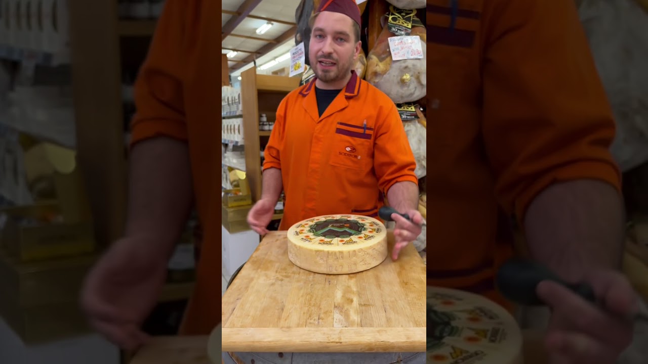 Un montasio stravecchio stagionato oltre 40 mesi 🔥🔥 #madeinitaly #salumeria #formaggio #cibo