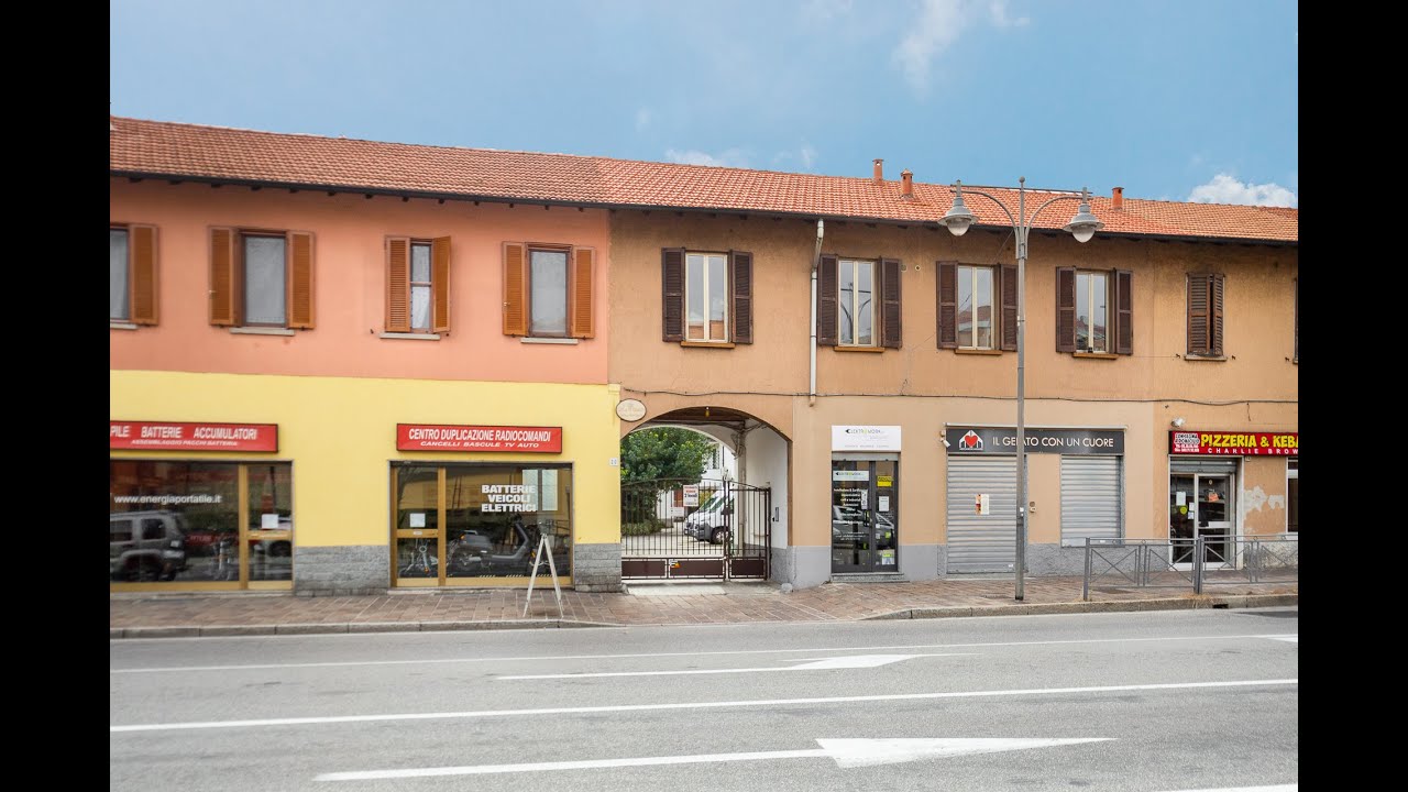 Ospiate. Bilocale in corte con area esterna ad uso esclusivo e posto auto interno.