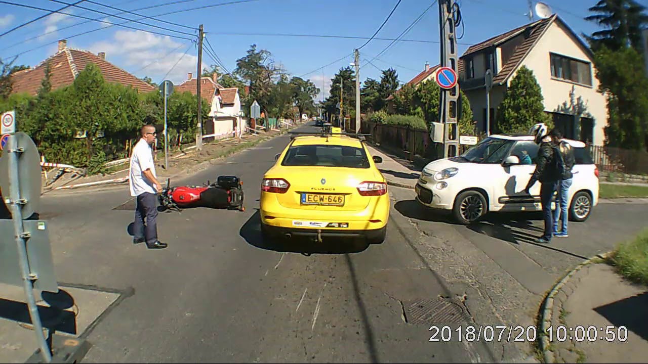 motoros baleset Pesten -  motorbike crash in Budapest