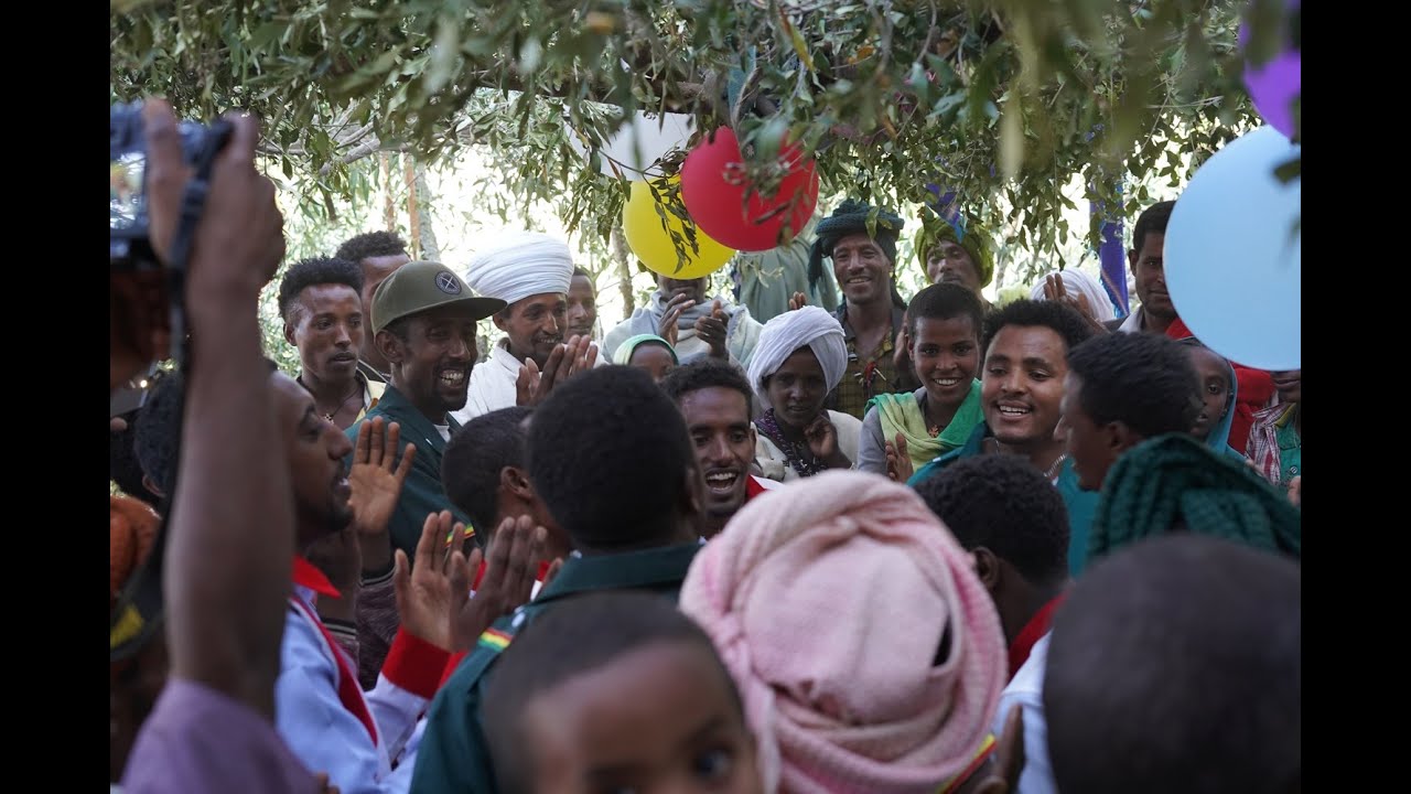 የገጠር ሠርግ - ሚዜዎቹ በሙሽራዋ ቤት ዳስ ውስጥ በቅሎፍለጋ - ወጂር ፣ አንዳቤት/እስቴ