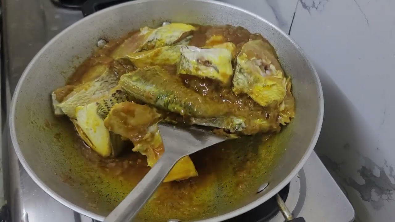#আসসালামু আলাইকুম# আজকে বেগুন দিয়ে মাছের ঝোল রান্না করবো#🐟🐟