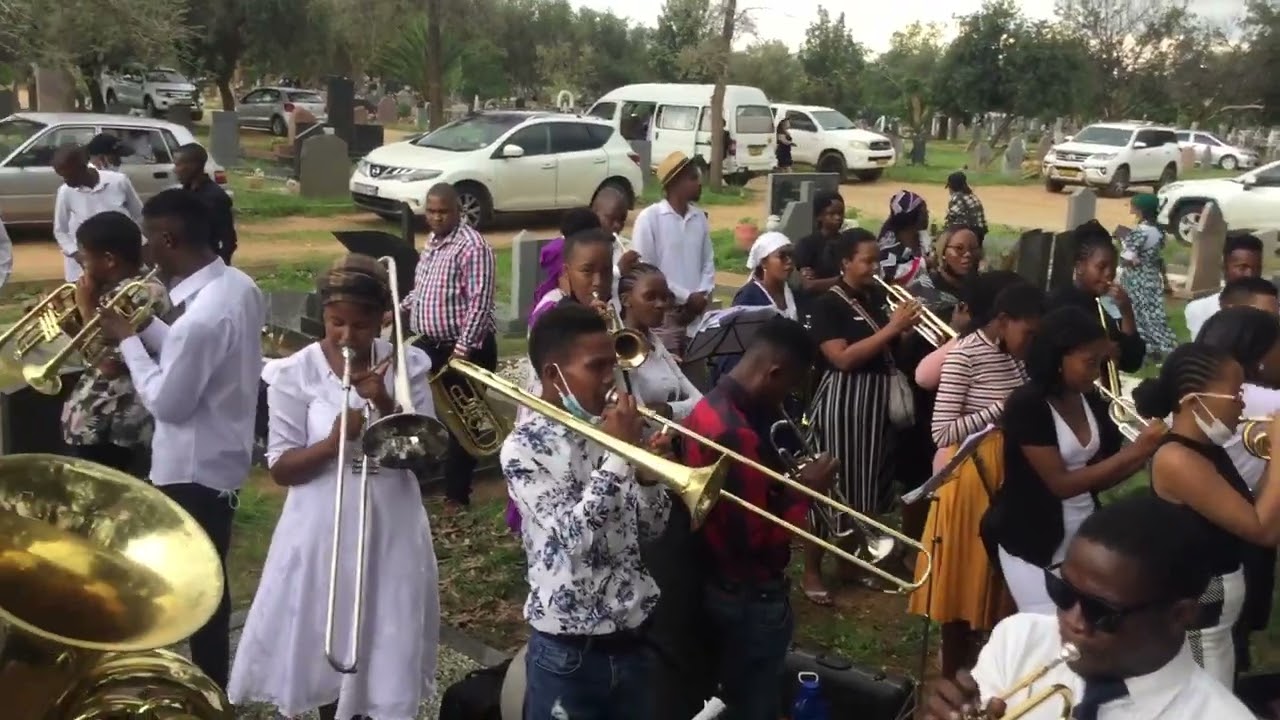 !Gom tsi //khuxa (most popular hymn in ELCRN, here) at Rev Pieters’ laying to rest at pioneers park