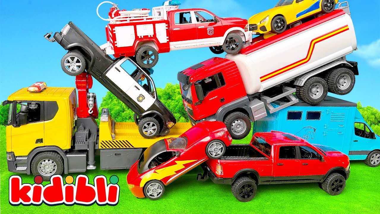 Spielzeug-Autounfall mit Lkw, Polizei, Feuerwehr & Rettungsfahrzeugen 🚒🚓 Video f&uuml;r Kinder | Kidibli