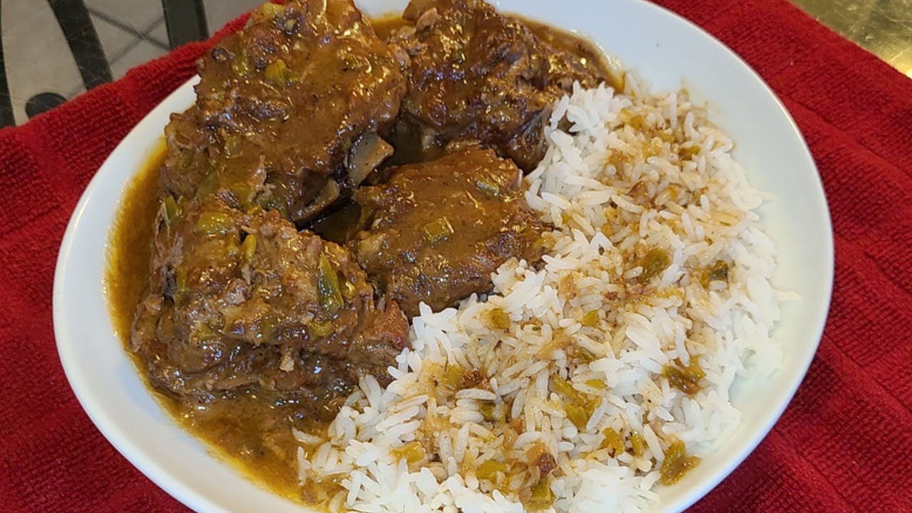 Как приготовить шейные кости, томленые в подливке с рисом