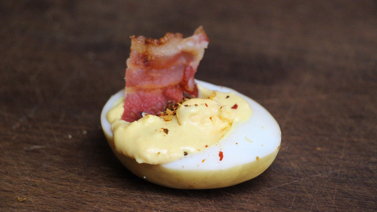 Geräucherte Teufelseier - SMOKED DEVILED EGGS - deutsches Grill- und BBQ-Rezept - 0815BBQ