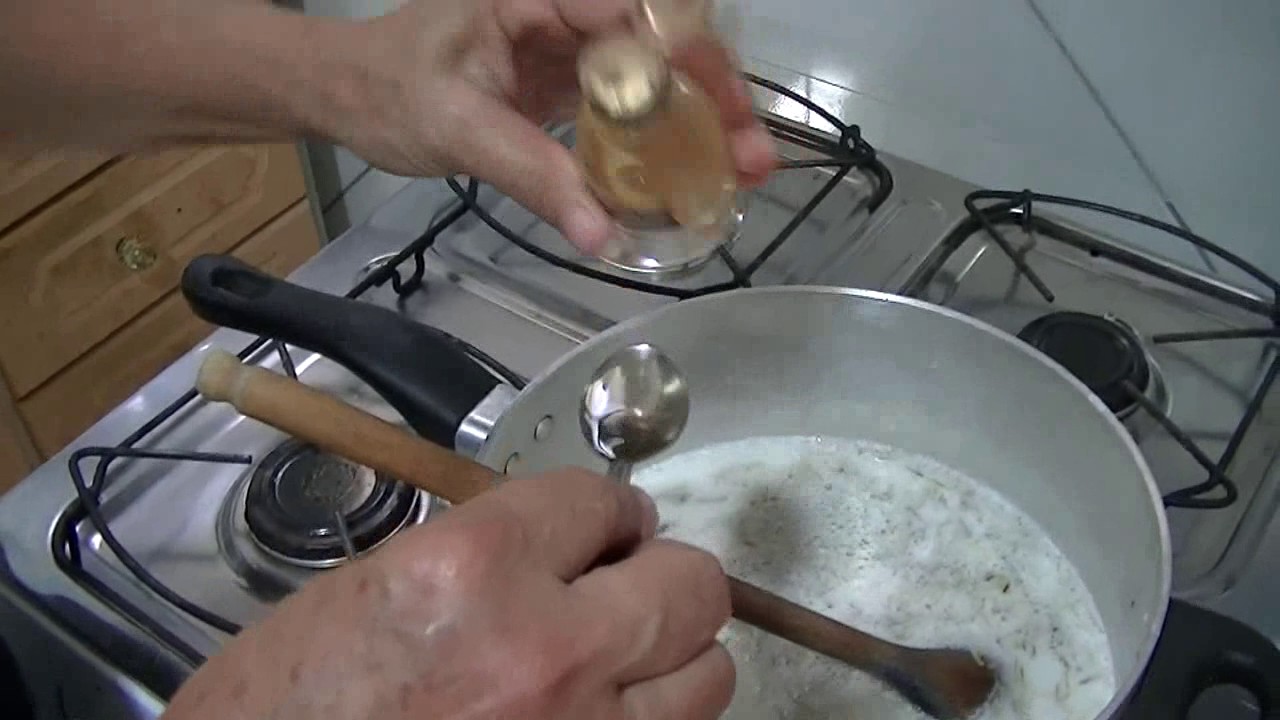 Como fazer shampoo com sabão de coco caseiro que combate a queda de cabelo