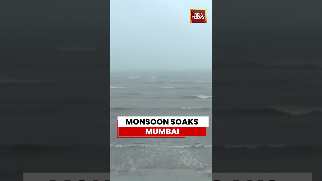 Mumbai Rains: Marine Drive Drenched As Heavy Showers Lash The City #mumbairains #marindrive