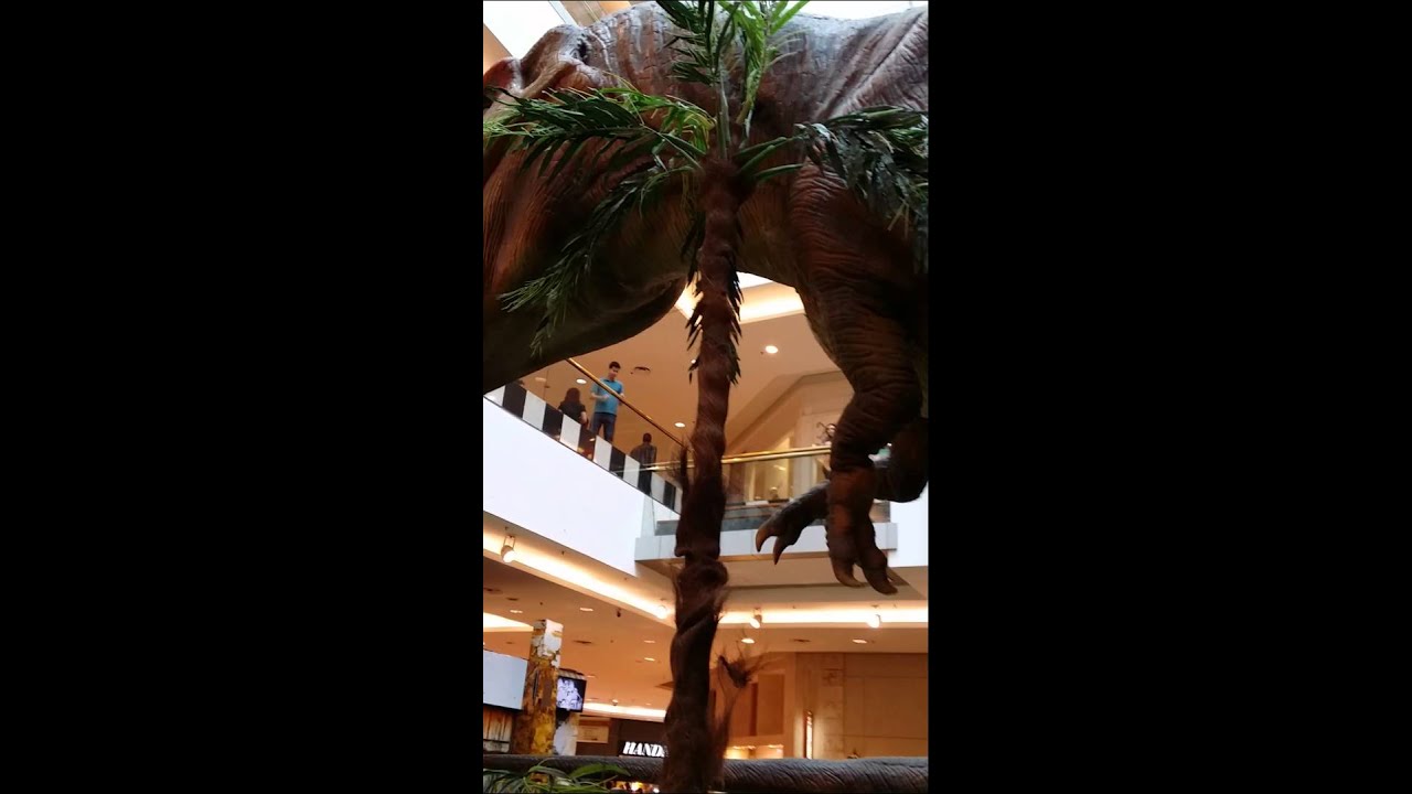 Dinossauros robôs no shopping analia franco