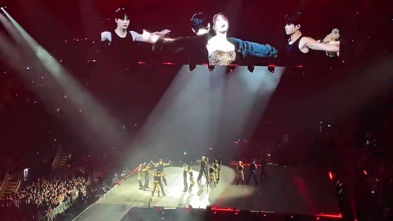 TWICE Momo – Move Like That | 6th World Tour ‘THIS IS FOR’ in Melbourne (Day 1 Fancam)