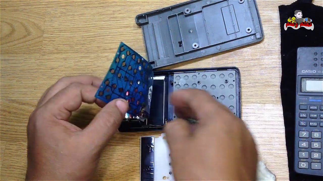 اصلاح اعطال بسيطه فى اله حاسبه كاسيو الارقام باهته وتغير البطاريات Casio fx 82ec