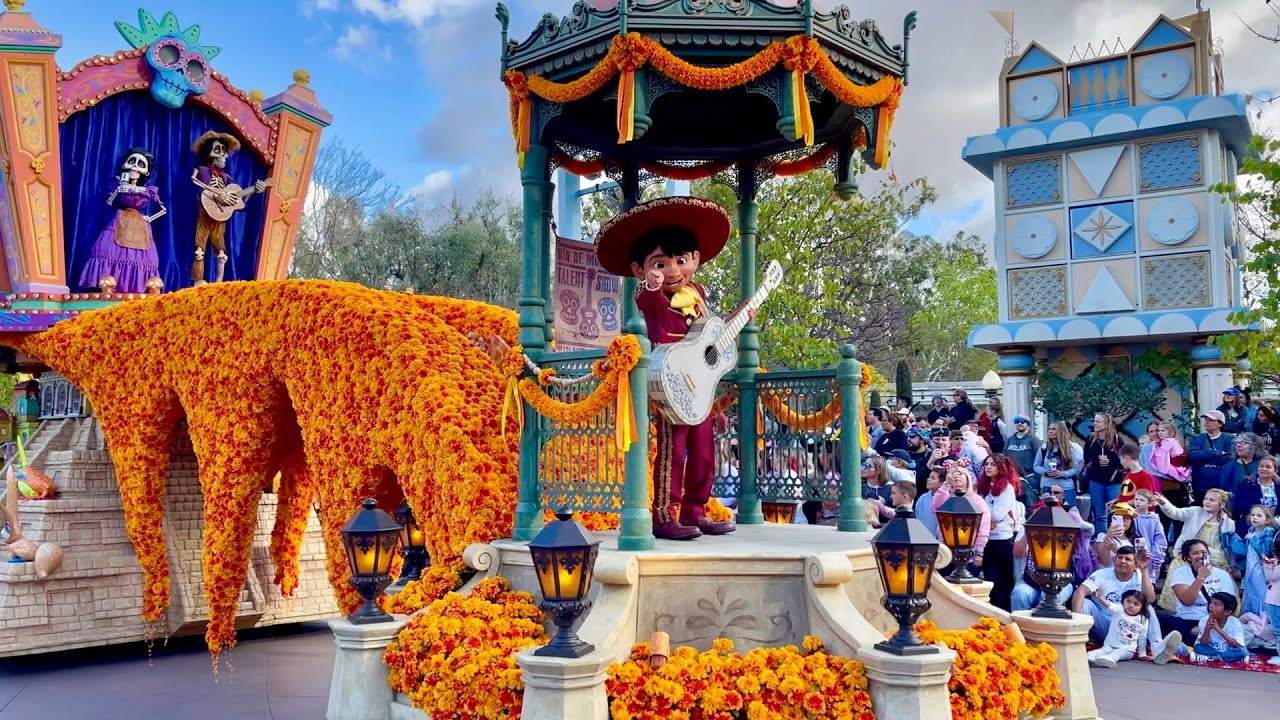 [NEW BONUS 4K POV] Magic Happens Parade 2024 | Both 1st Shows Back To Back! #MagicHappens #OnTheDLR