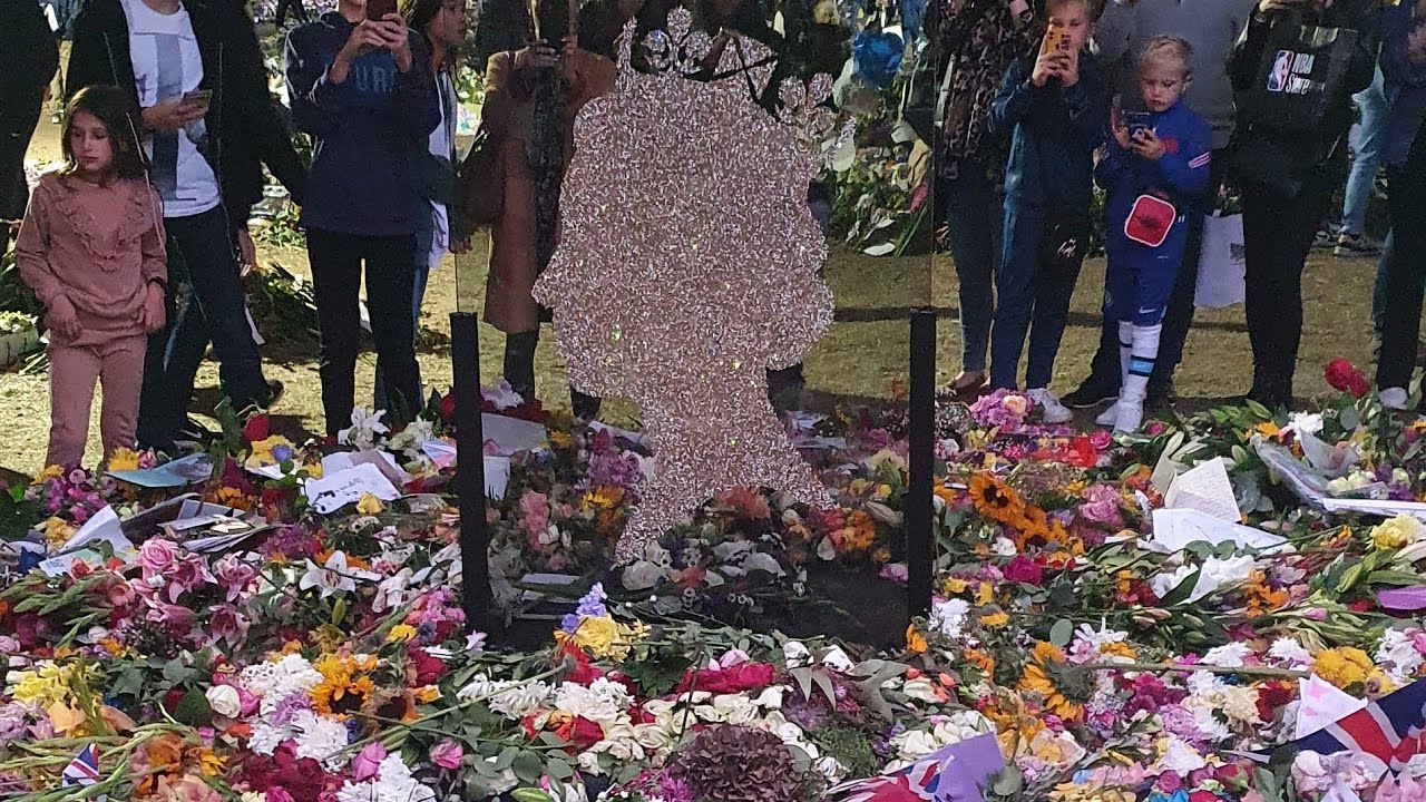 Floral tribute to Queen Elizabeth ll in London