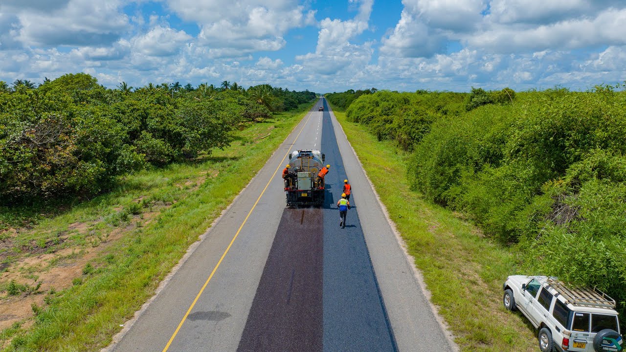 SERIKALI YA AWAMU YA SITA YAJA NA MKAKATI WA KUBORESHA BARABARA NA KUPUNGUZA GHARAMA ZA MATENGENEZO