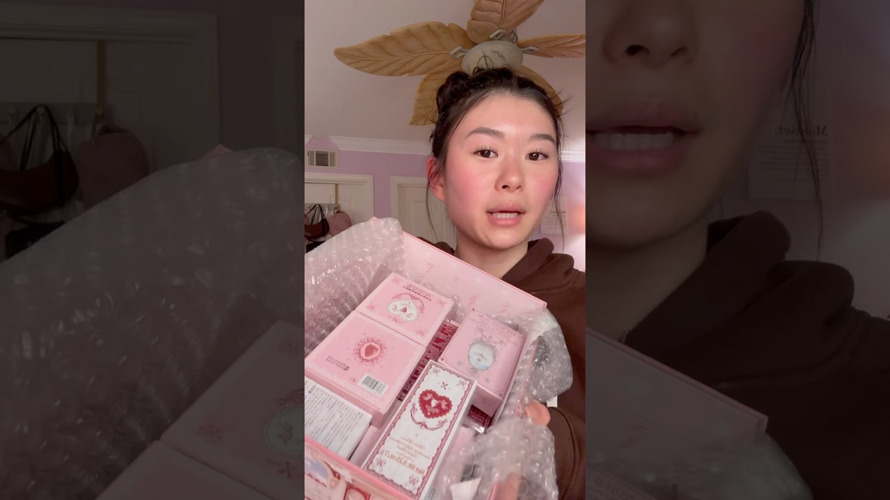 makeup unboxing!! @flowerknows always EATS 💋#makeuphaul #unboxing #makeupunboxing #makeup #haul