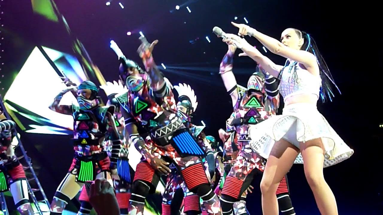 Katy Perry - Intro & Roar (Live - Phones 4u Arena, Manchester, UK, May 2014)
