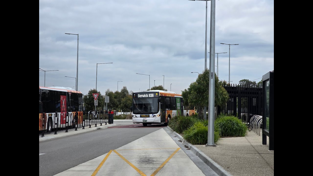 Ventura Pakenham 1503 on Route 831 