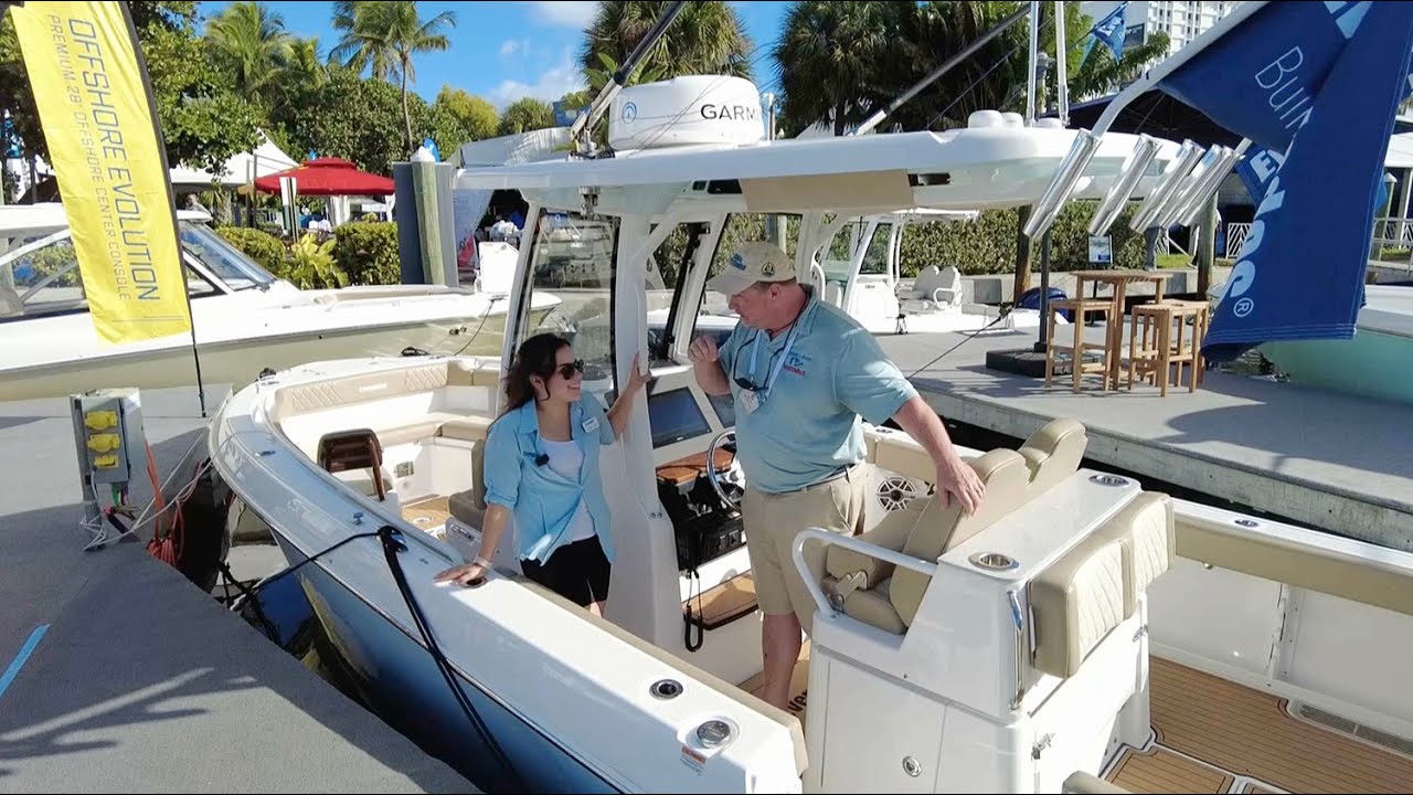 Everglades 285cc - 2022 Fort Lauderdale International Boat Show