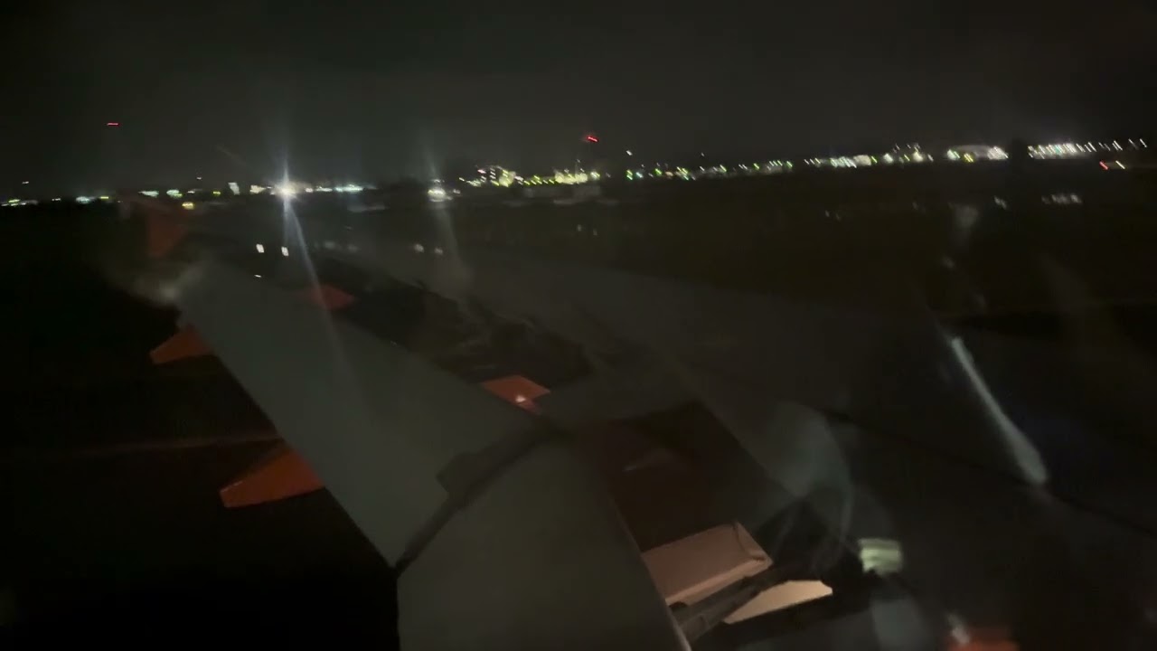 easyJet A320 landing Glasgow International Airport 